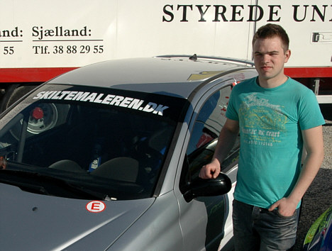 Morten Grove Nielsen er det tætteste på en hjemmebanedeltager ved Tvilum-Scanbirk Rally Show. Han bor bare 600 meter fra det industriområde, hvor løbet afvikles.